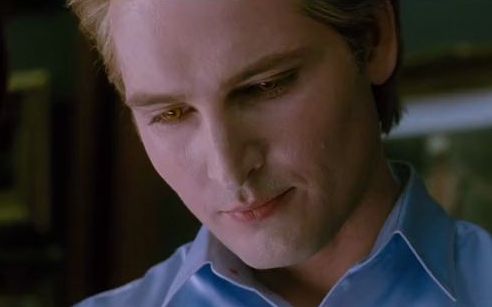 暮光之城不得不说男主爸爸卡莱尔卡伦是真的帅