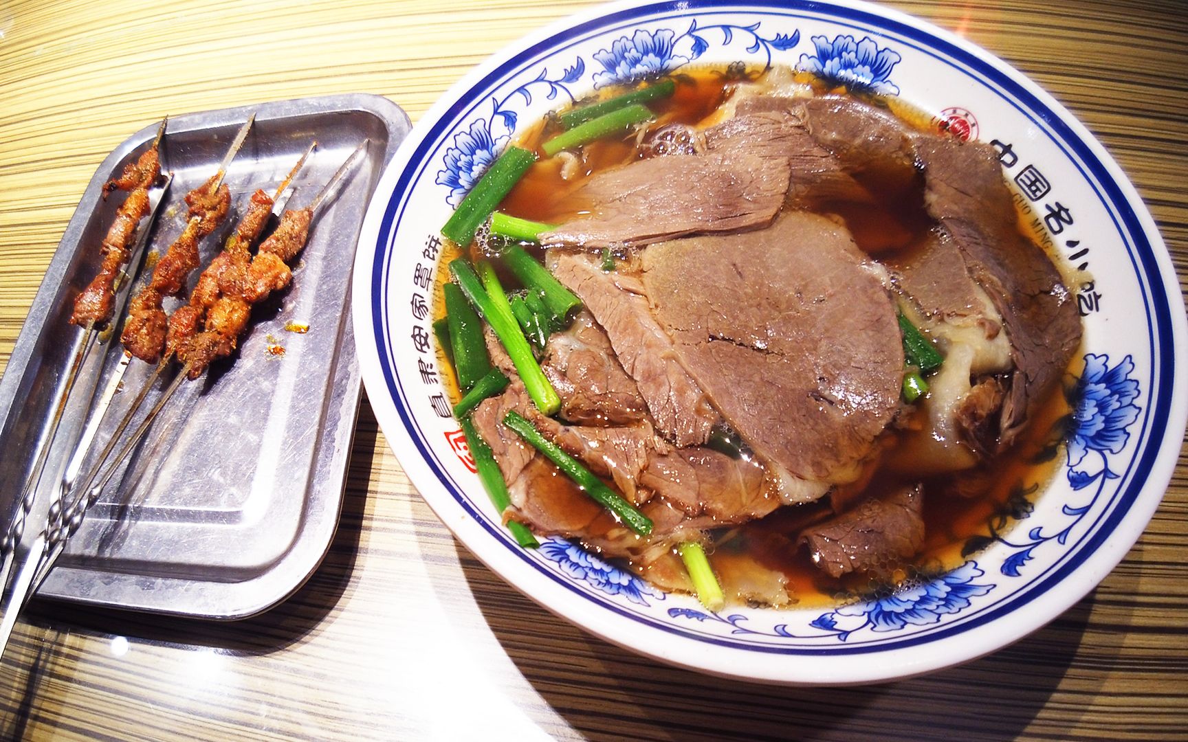 探店直隶安家罩饼,30元买了份三罩三的罩饼,体验一把肉里找饼的快感