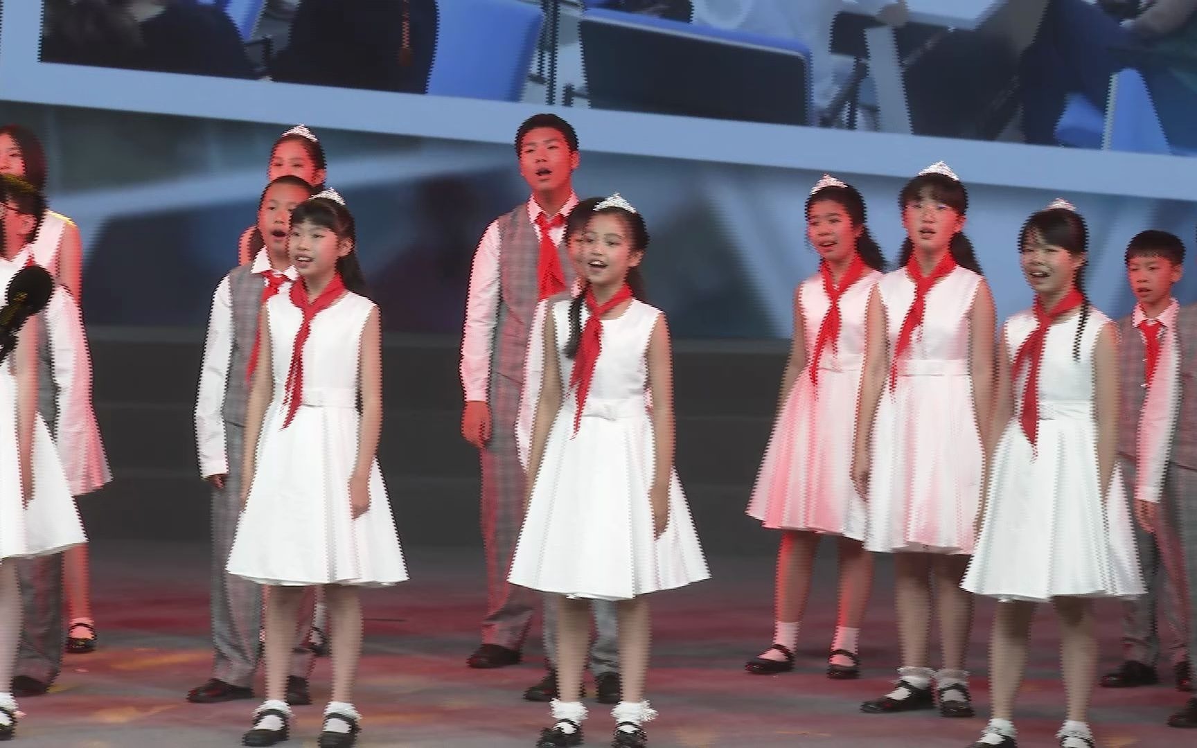 [图]深圳市盐田区外国语小学童声合唱团表演《妈妈教我一支歌》