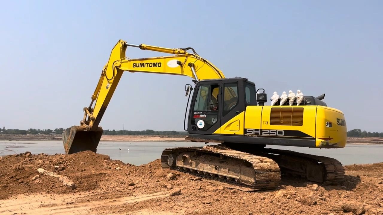 住友sh250-6挖掘机