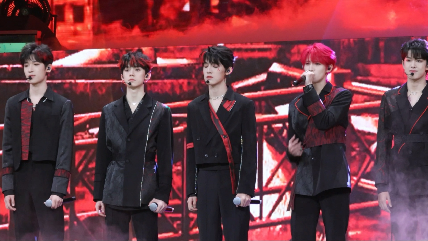 「逆战」tf家族三代演唱会7.22生于火焰张泽禹fo