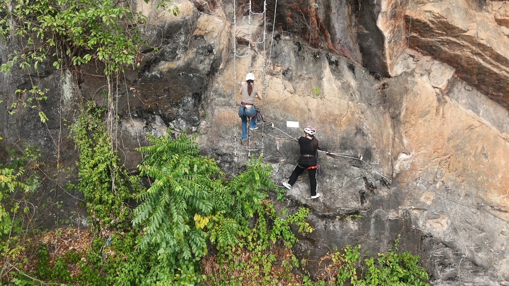 勇敢者的游戏,来吧#小华山飞拉达攀岩