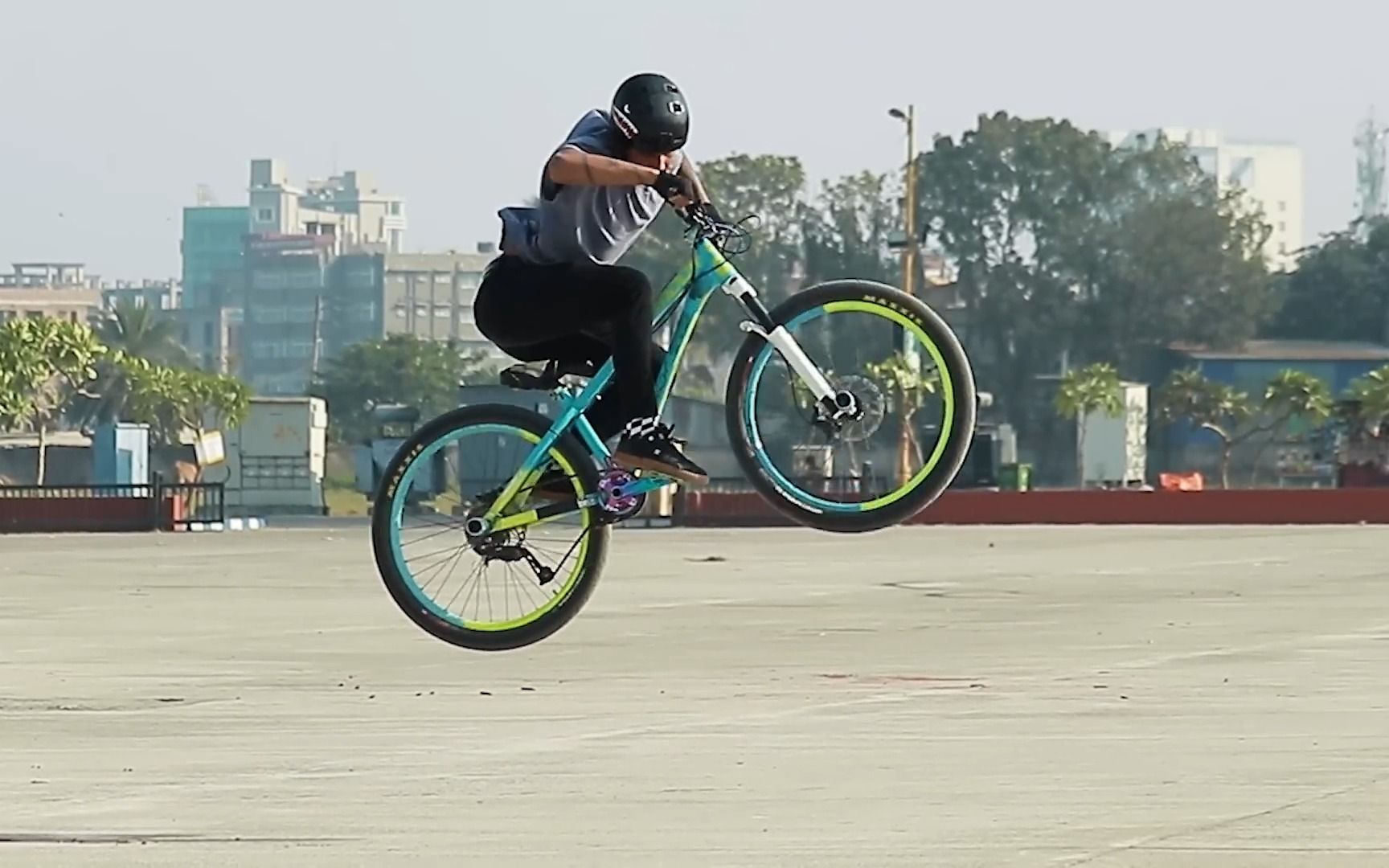 硬尾无锁踏【咖喱生肉】