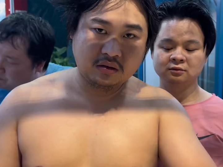 人,讲利益的时候我也不欠任何人,做人靠的的心,不是嘴……#网吧大神