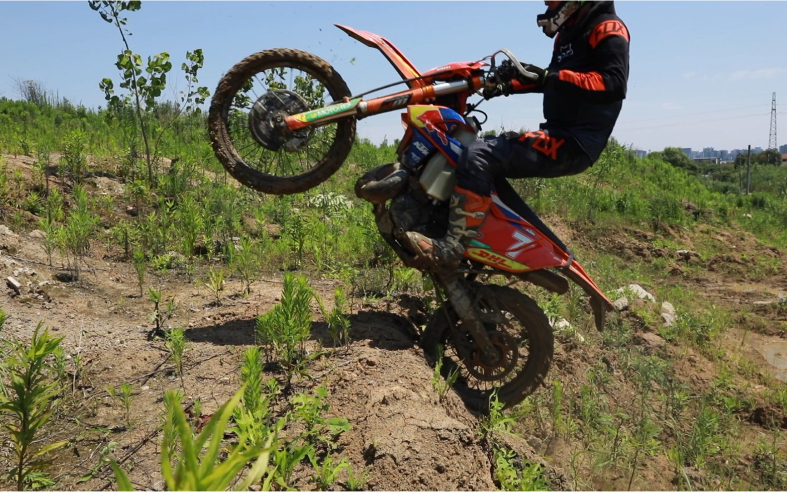 原地上坡练习越野摩托车