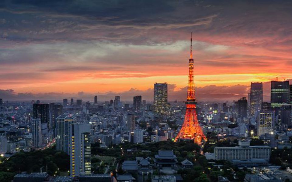 日本东京塔点亮中国红共迎新春,纽约帝国大厦连续21年点亮中国红