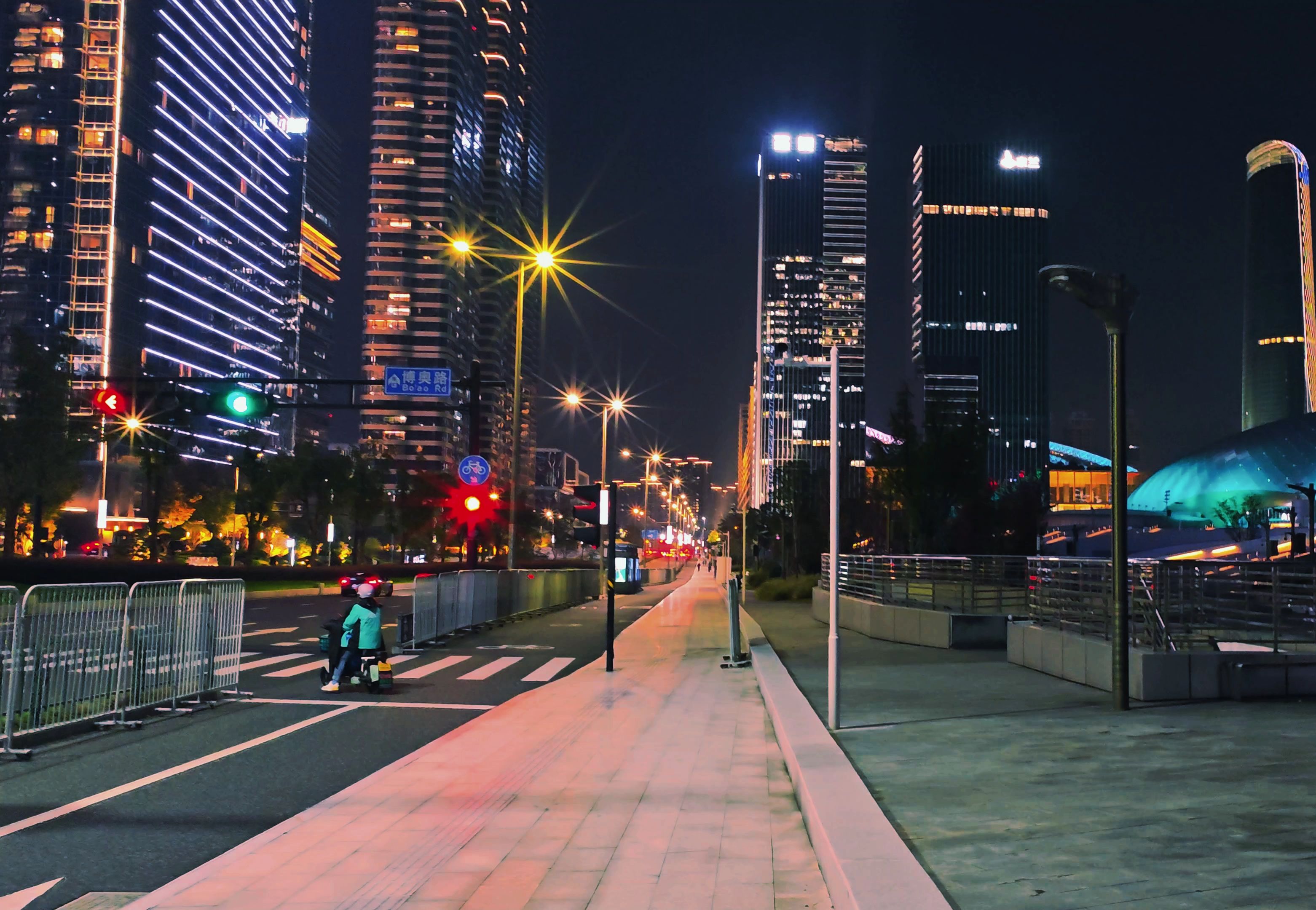 杭州钱江世纪城奥体游泳馆周围灯光夜景
