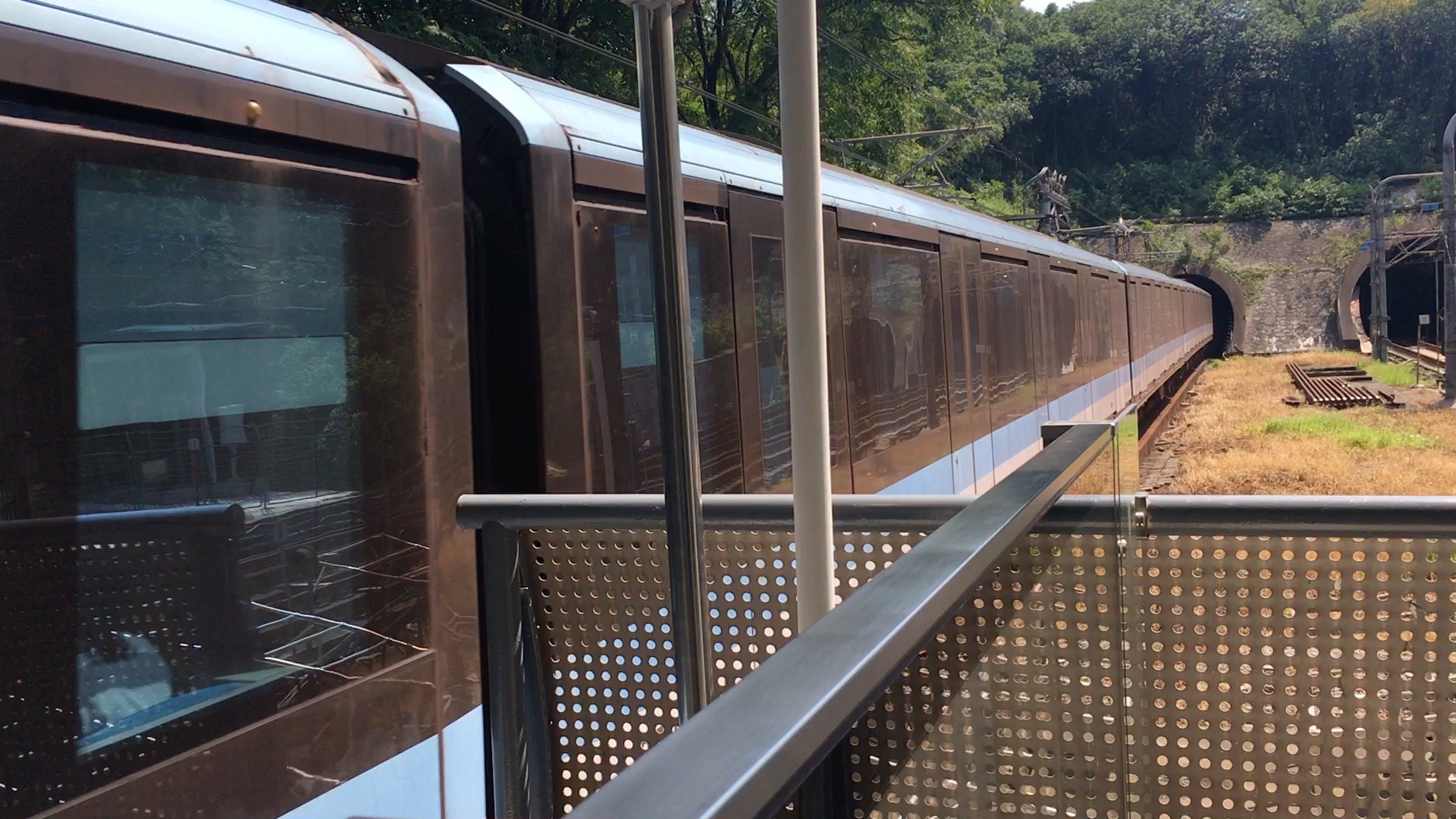 地铁随拍南京地铁1号线技改车1516安德门进站