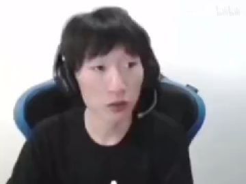 死萌棍哥表演大石碎胸口