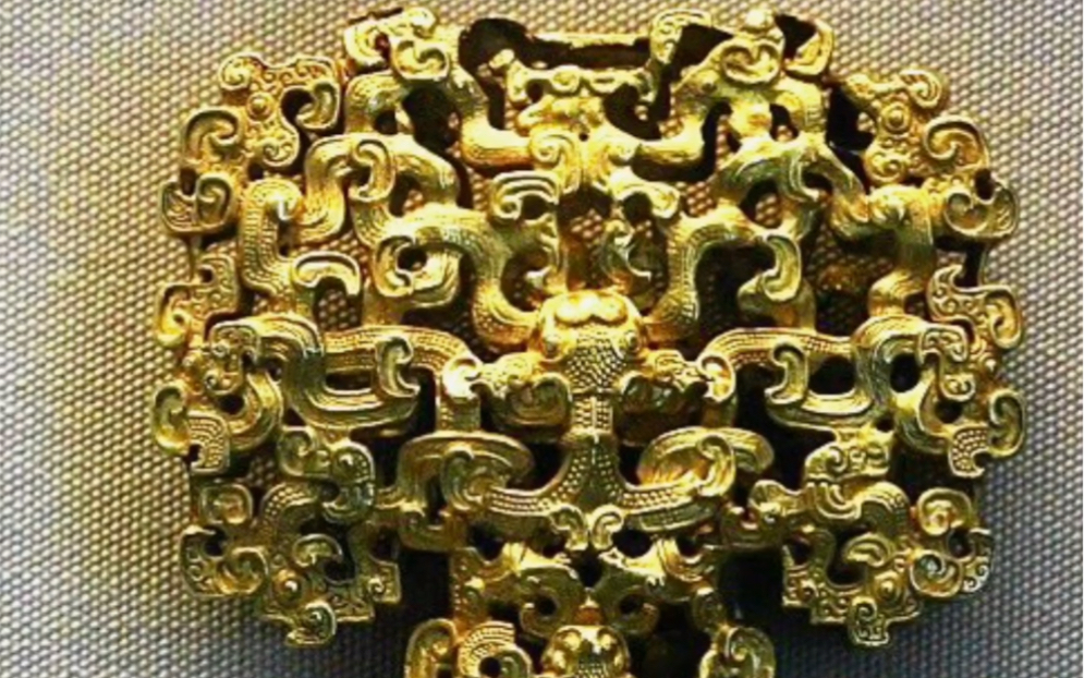 流落异国的神器,东周镂空雕蟠虺纹金剑柄,出土于大同浑源县,此处曾