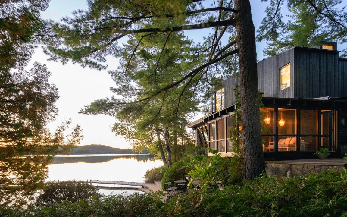 私享设计:湖边小屋-由石头和原木制成的原始乡村房屋(由paul bernier