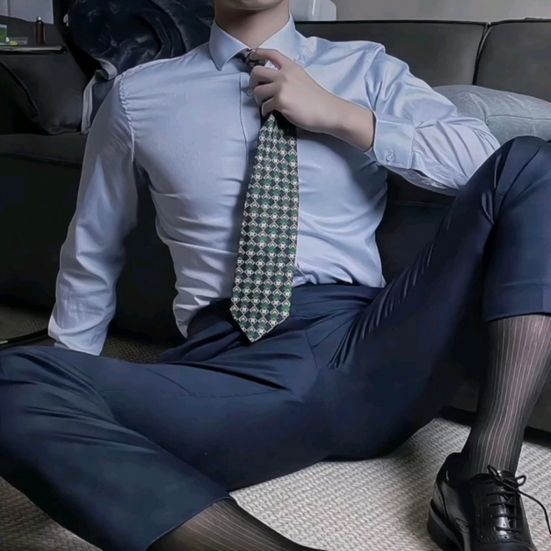 最爱穿的黑条纹款正装袜