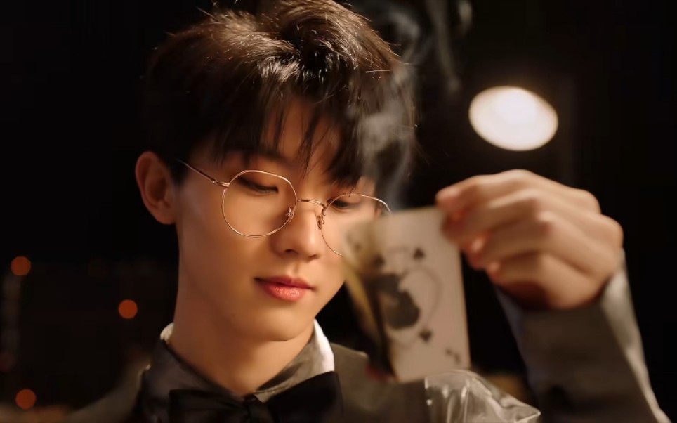 【马嘉祺】马嘉祺戴眼镜也太帅吧!小马哥的这个造型我建议半永久!