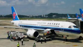 Скачать видео: 追着台风跑！南航首架C919 B-919J 9.20商业运营第二日 CAN-SHA 公务舱外视角