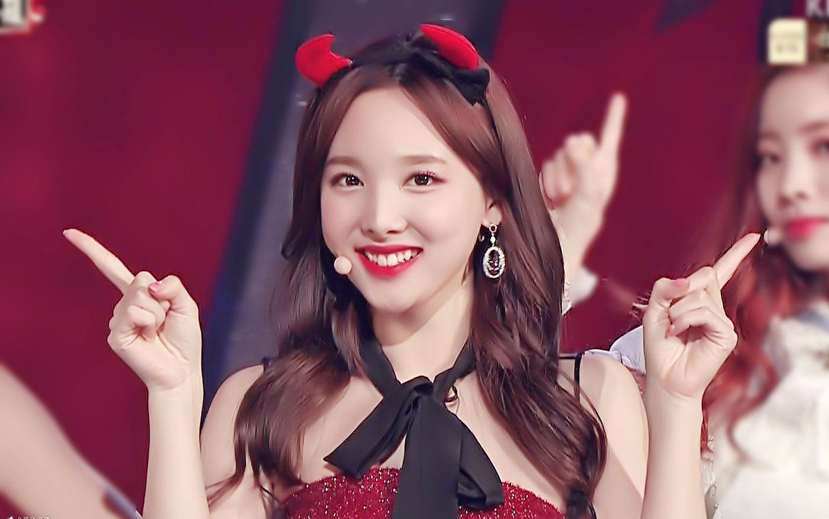 twice tt大魔王6亿粗卡 两场绝美舞台_哔哩哔哩_bilibili