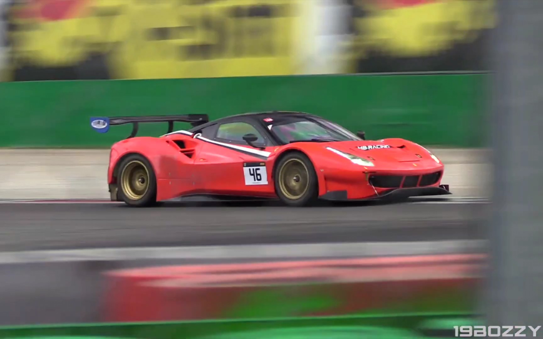 【g声浪】法拉利 488 gt3 evo 2018 在蒙扎赛道上亮相:加速,飞越和