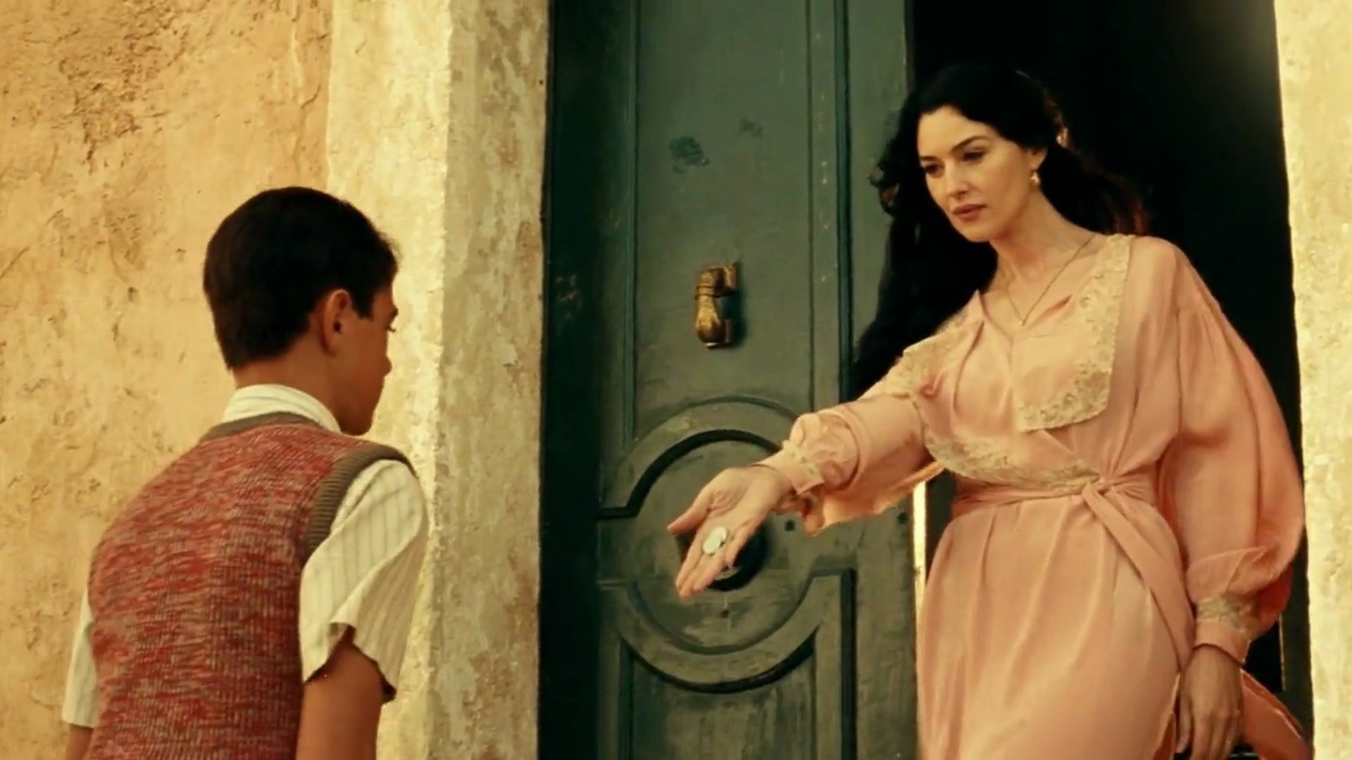 《西西里的美丽传说》是一部由著名意大利导演朱塞佩·托纳多雷执导的