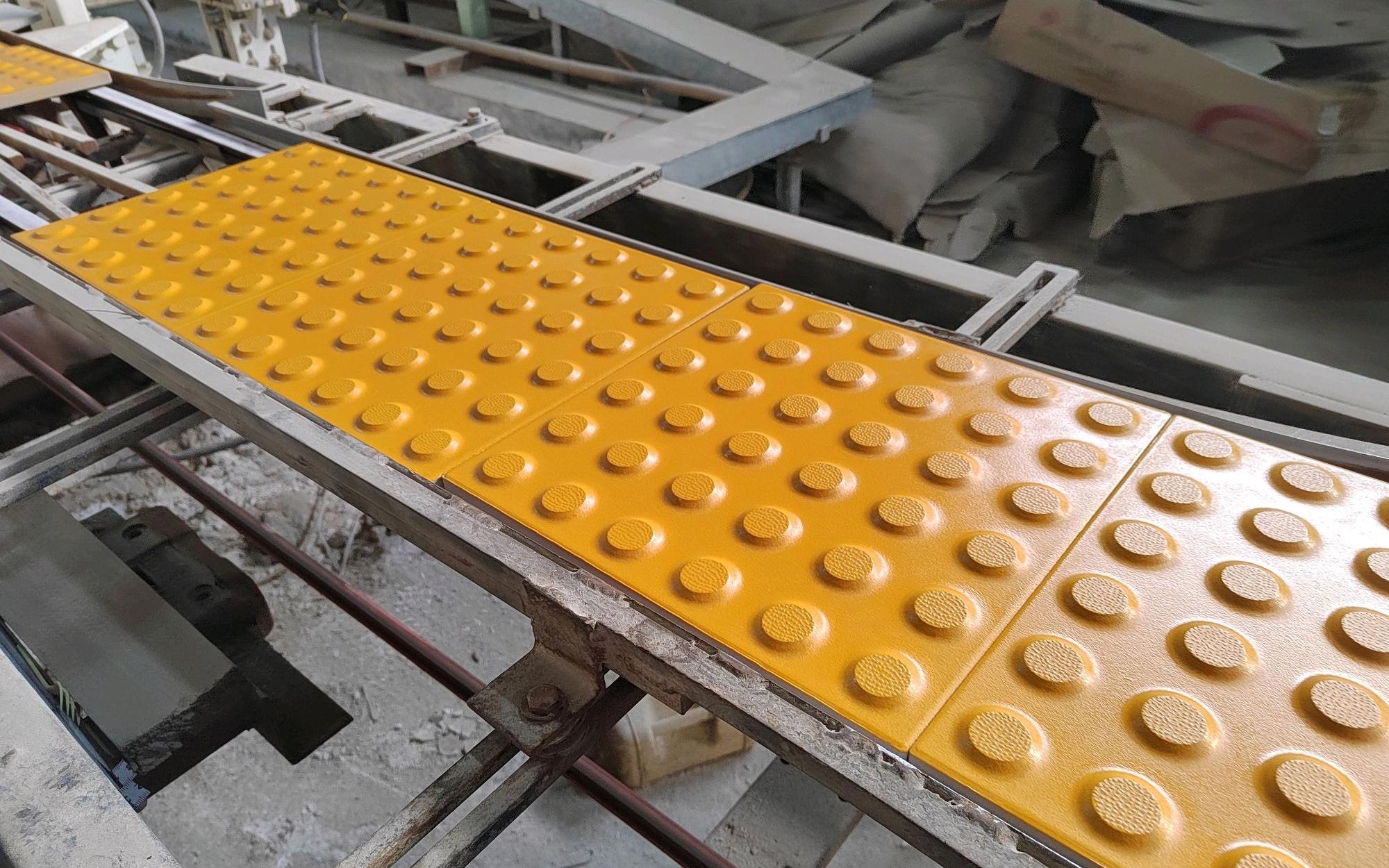 国际残联标准盲道砖 强腐蚀盲道砖厂家 欢迎询价