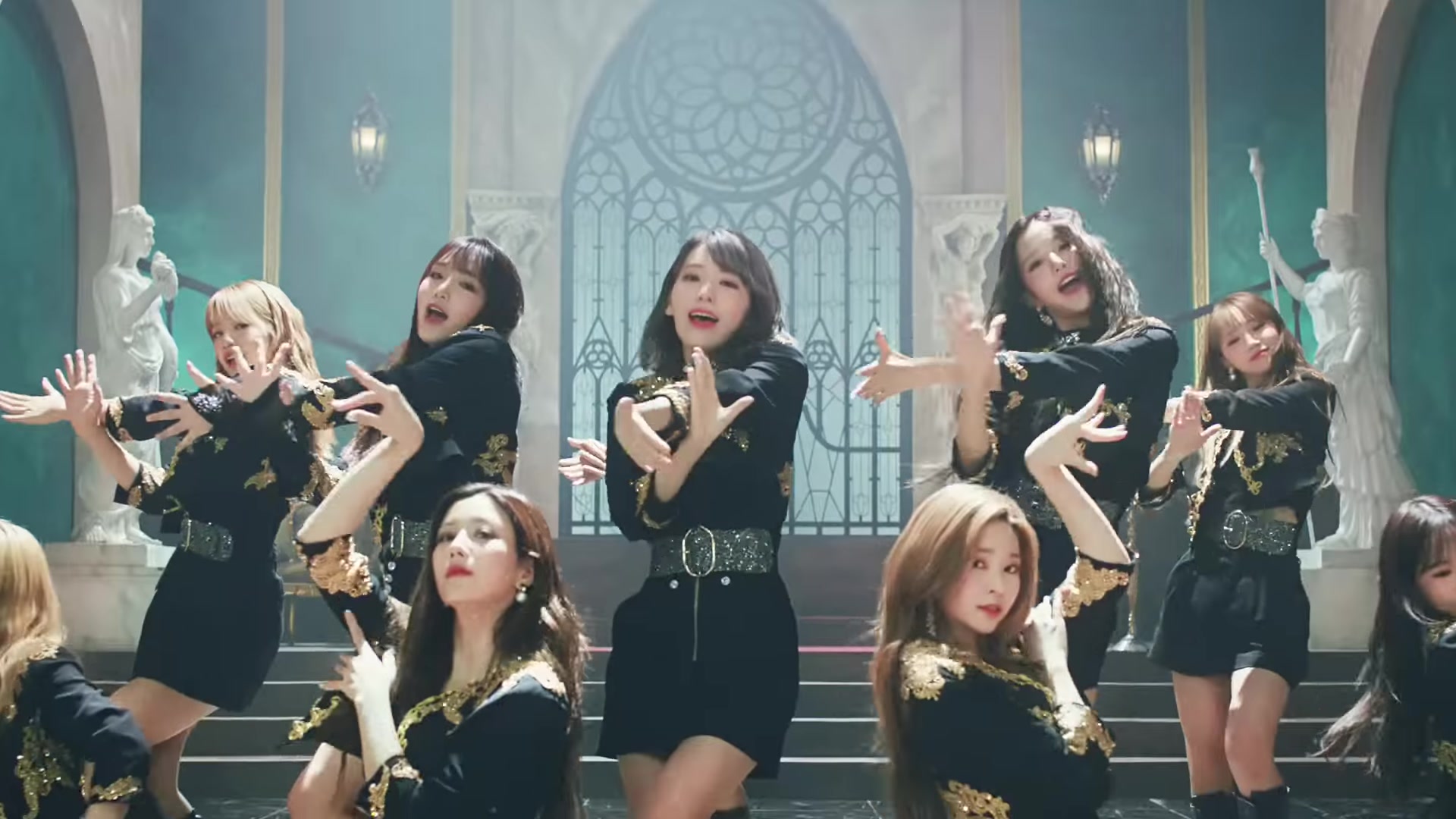 [图]〖IZ*ONE〗Vampire 吸血鬼 MV 1080P  20190913