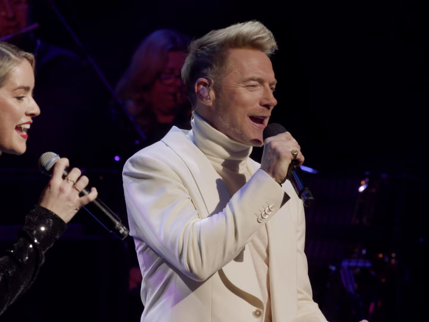 ronan keating and lucie jones - fairytale of new york02magic