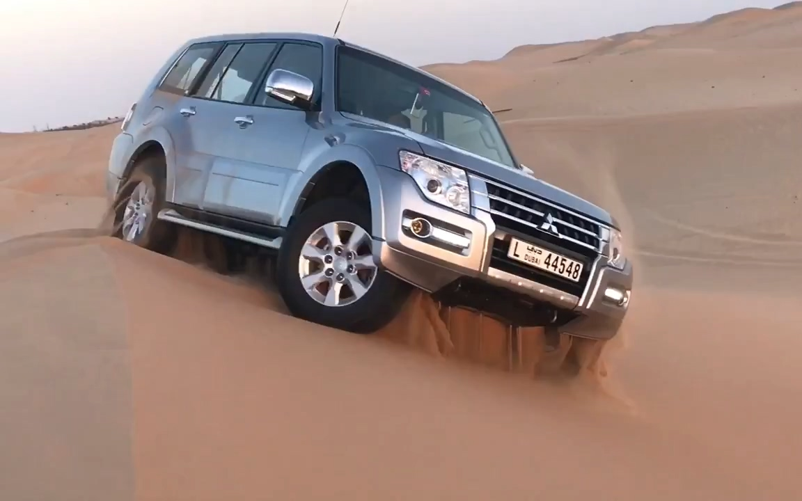 三菱帕杰罗沙漠越野
