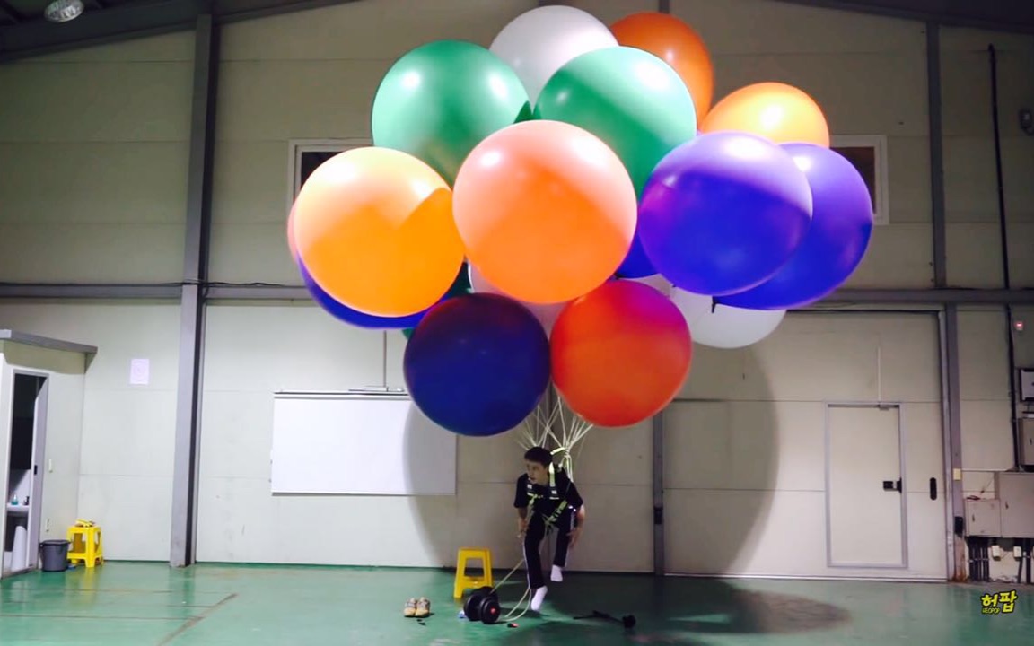 宏鸡搬运〕尝试用氢气球把自己飞起来