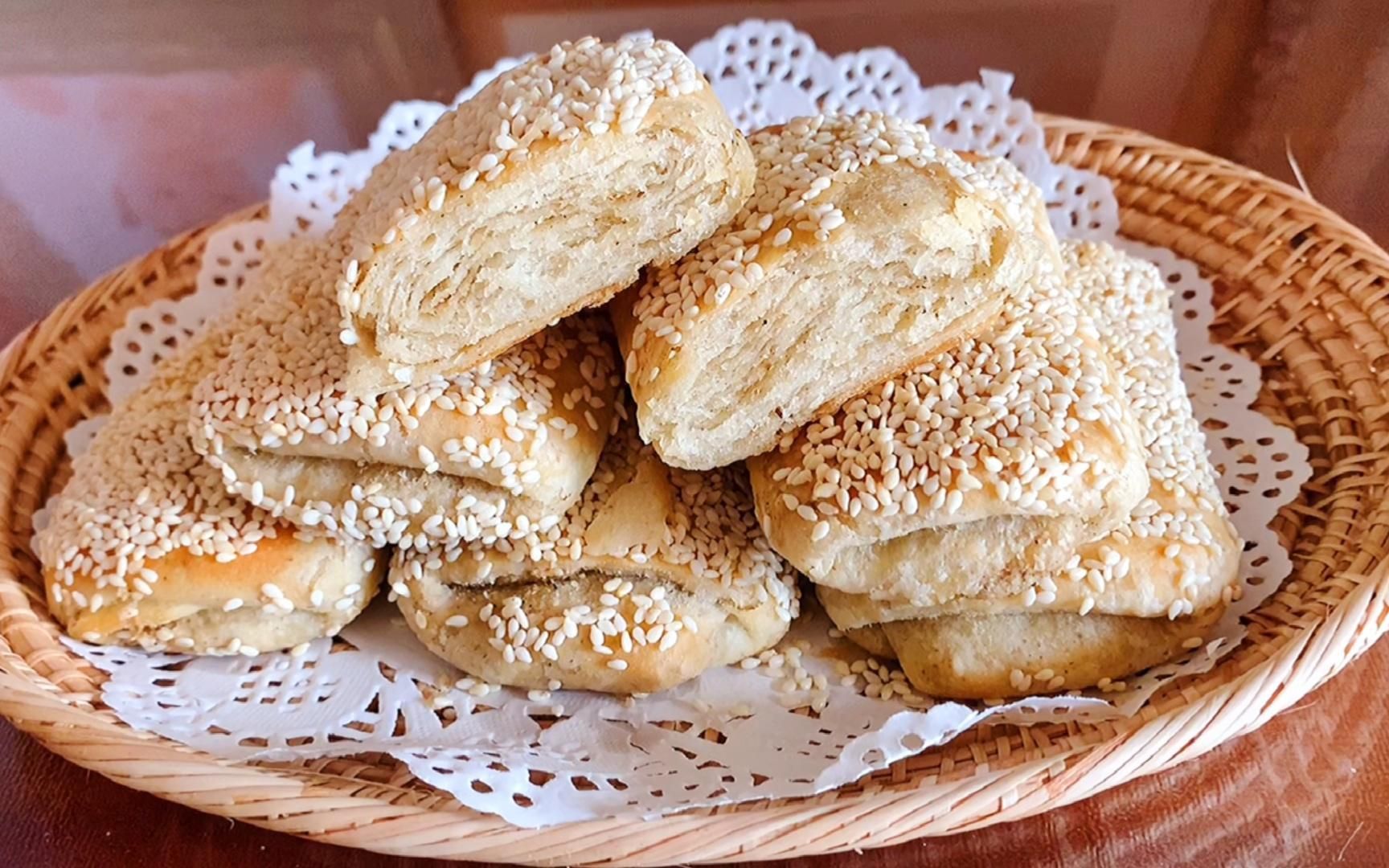 椒盐芝麻烧饼家常做法,外酥里软又多层,一顿6个不够吃