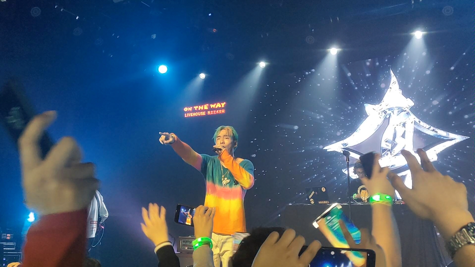 中国新说唱选手奇葩说选手徐真真合肥onthewaylivehouse与网络歌手一