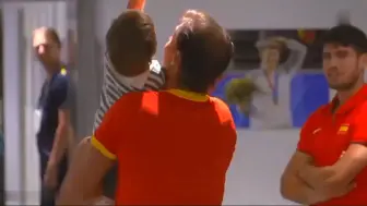 Video herunterladen: 阿卡凝视纳达尔父子(Junior Nadal and Dad Rafael Nadal) Paris 2024