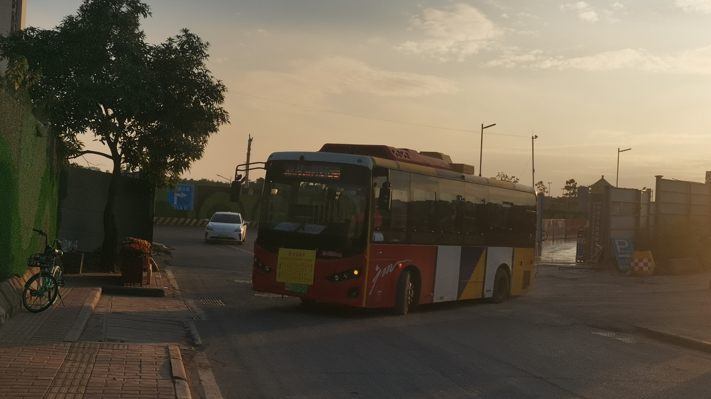 广州公交984路pov【夏茅(白云湖公园)总站-祥云路(珠江高级中学)总站