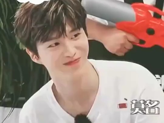 范丞丞你是懂幽默,章若楠无言以对了都范丞丞一开口就是笑点 名场面