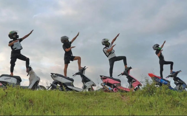 白马镇上的鬼火少年