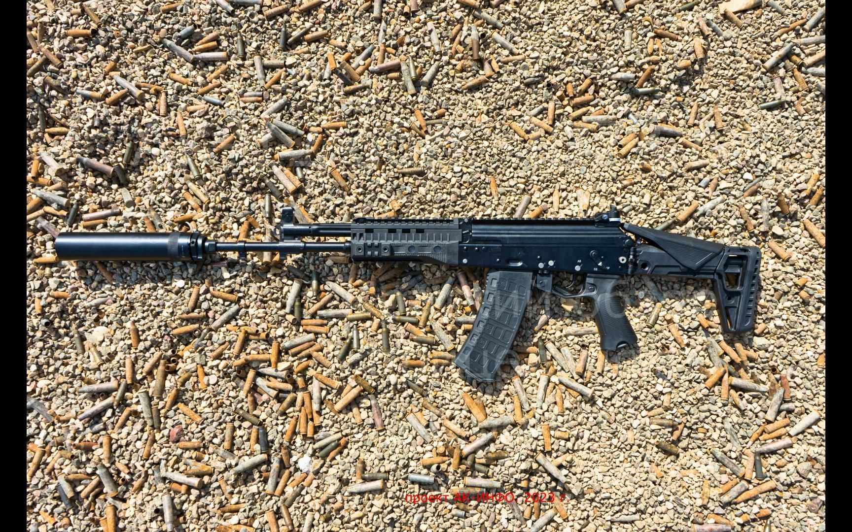 АК-12m(2021版)与ak12m1(2023版)机瞄觇孔对比