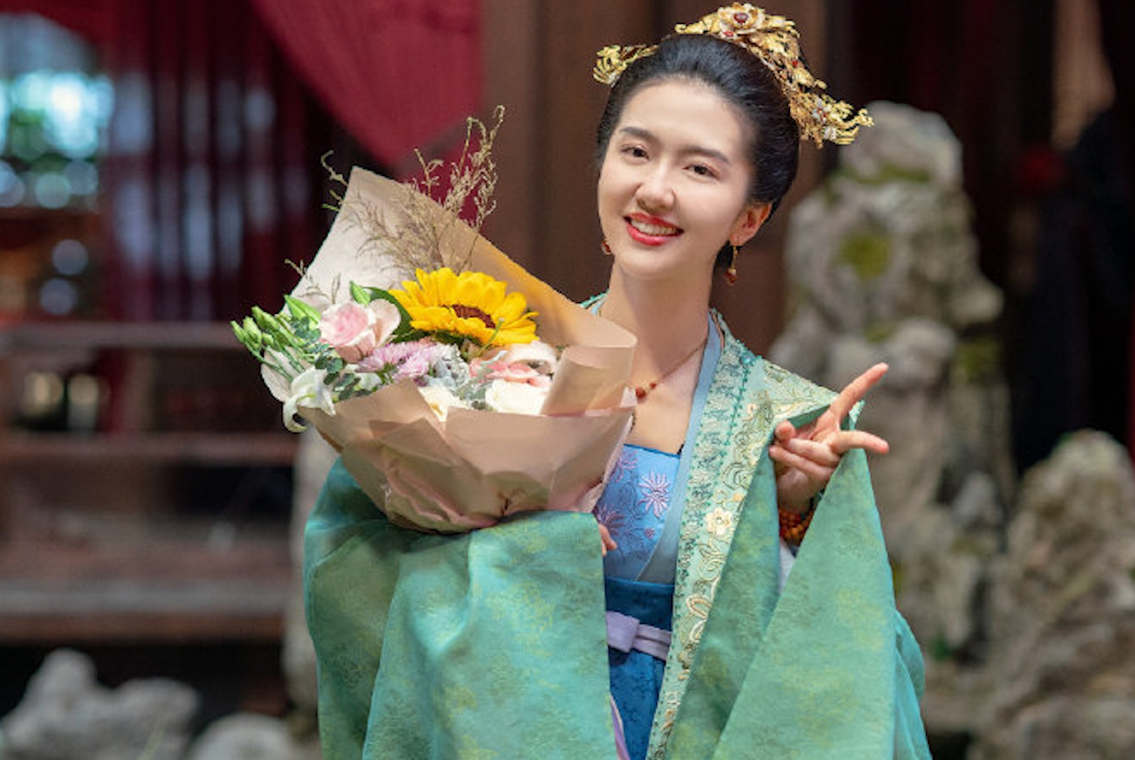 继《知否》后,正午阳光又一部古装剧杀青,造型曝光后,网友期待_哔哩