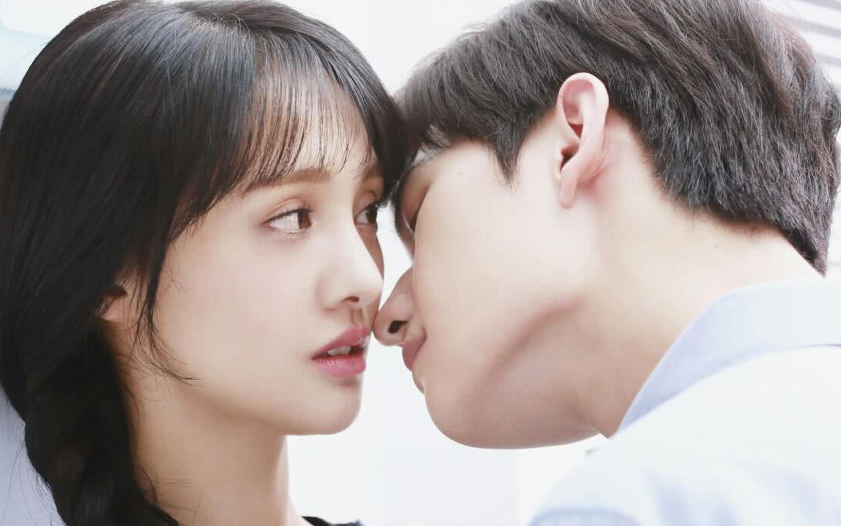 郑爽解锁拍吻戏时的小秘密,愚人节出镜少女感满满_哔哩哔哩 (゜-゜)つ