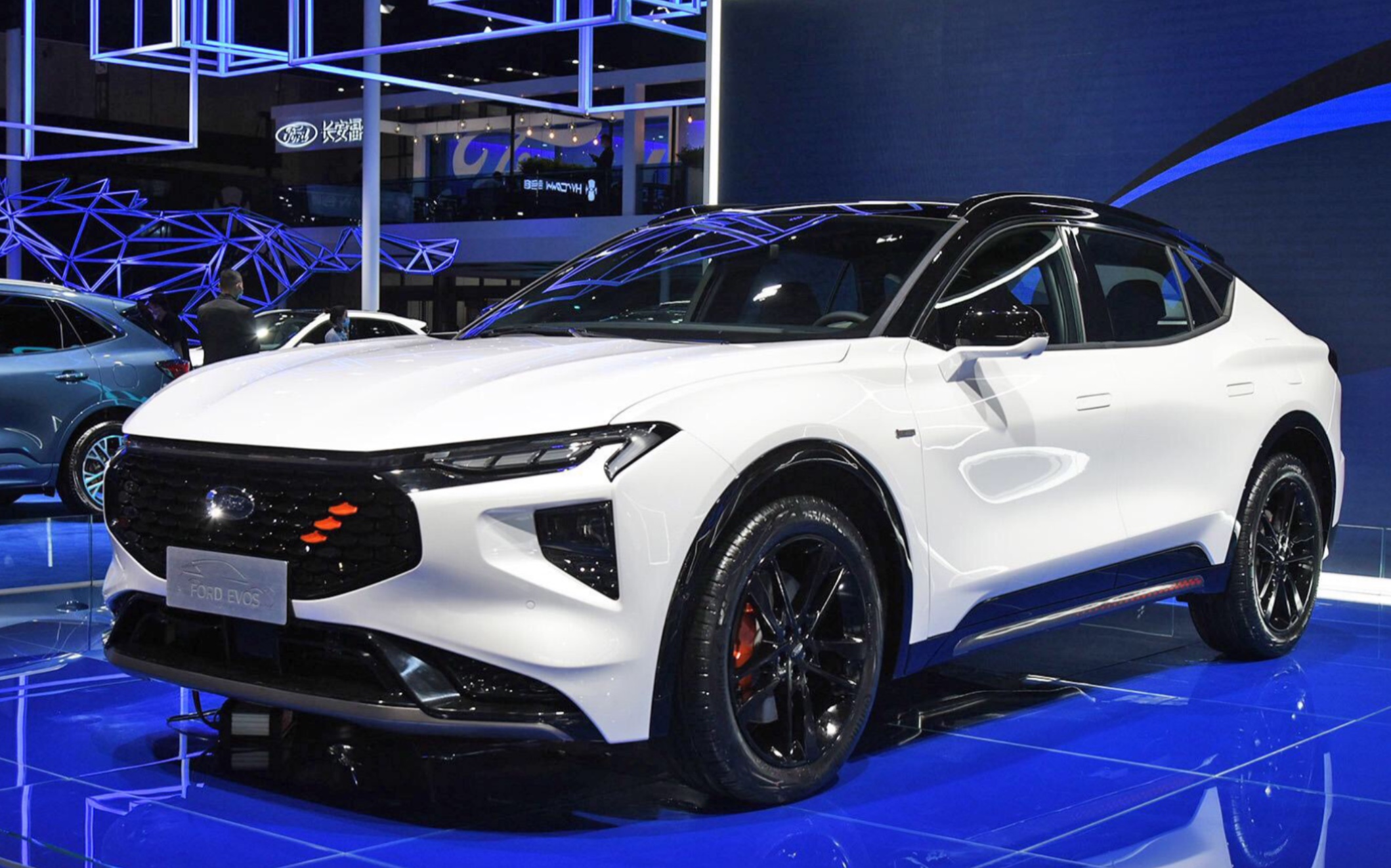 司徒看车:福特忍不住了 上海车展首发跨界中大型轿车evos智能交互超大