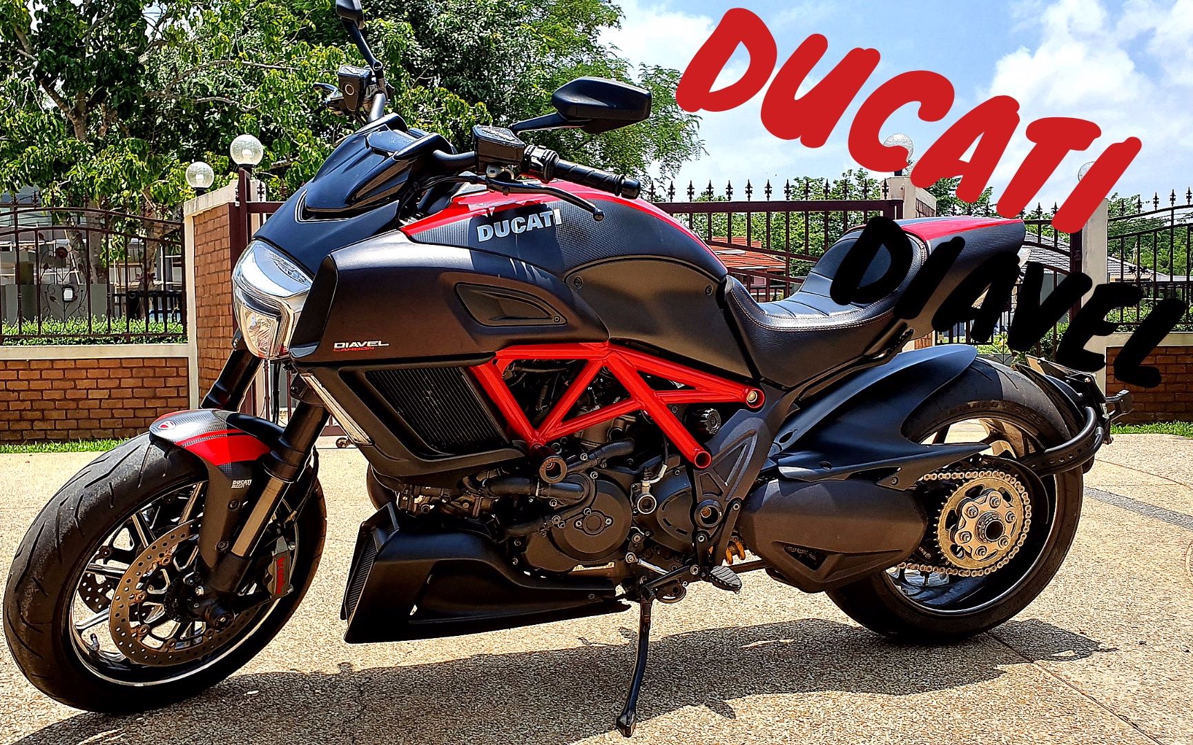 杜卡迪大魔鬼 carbonred ltwin声浪