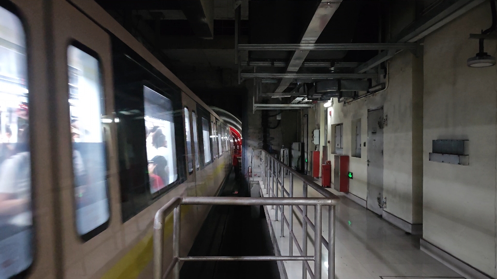 广州地铁8号线陈家祠站列车进站视频