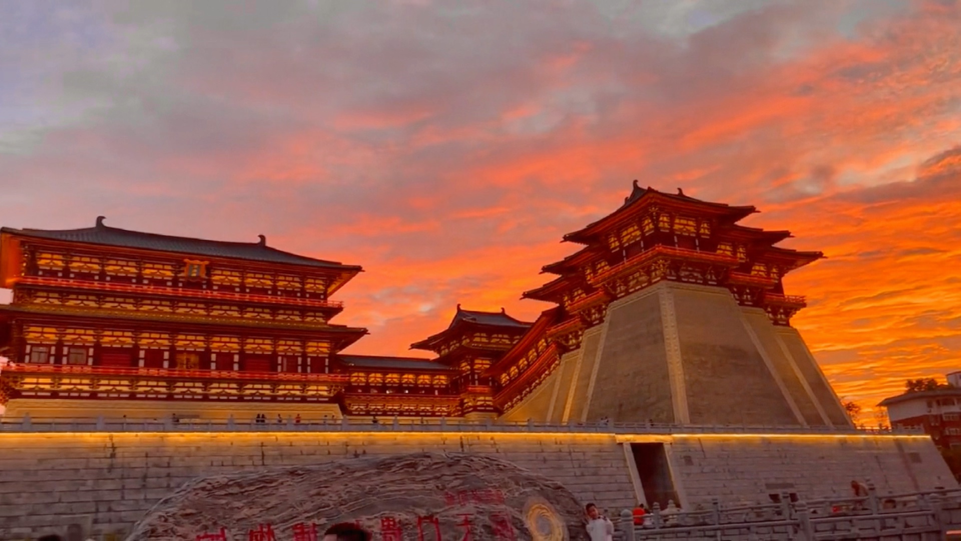 [图]今天的应天门与夕阳太配了吧！刘宇宁配音：“洛阳古都，灯火明媚，阁下抬眸一瞥，令再下至今难忘”