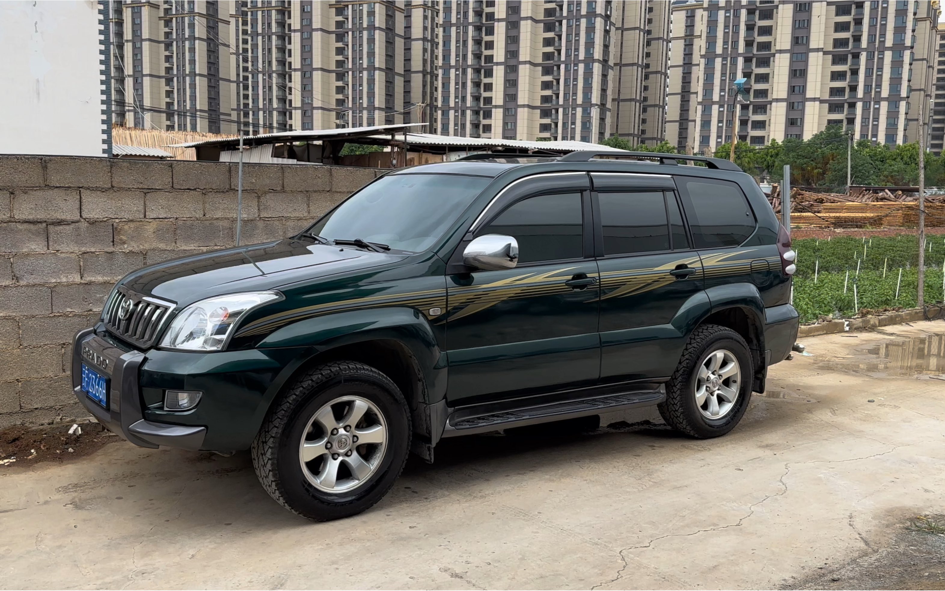 0的丰田普拉多和3.5的三菱蒙特罗v75你们更喜欢哪一个