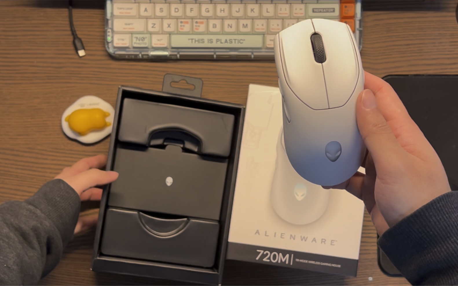 全网首发AW720M外星人旗舰三模无线游戏鼠开箱体验！与Aerox 3和G102简单对比