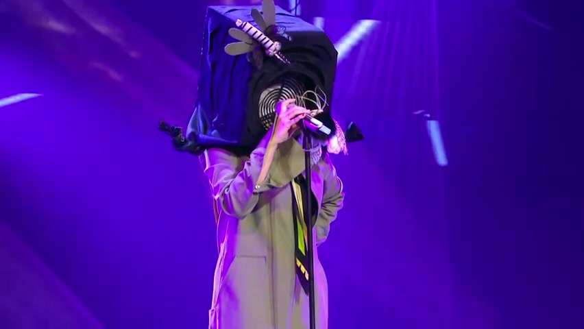 【极品音色】蒙面唱将猜猜猜蚊香 詹雯婷翻唱王菲的《白痴》 faye翻唱