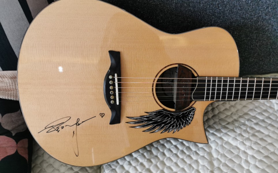 naga吉他押尾签名款,还有个小心心呢!