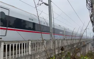 350km/h贴脸通过（侵限了但没完全侵）