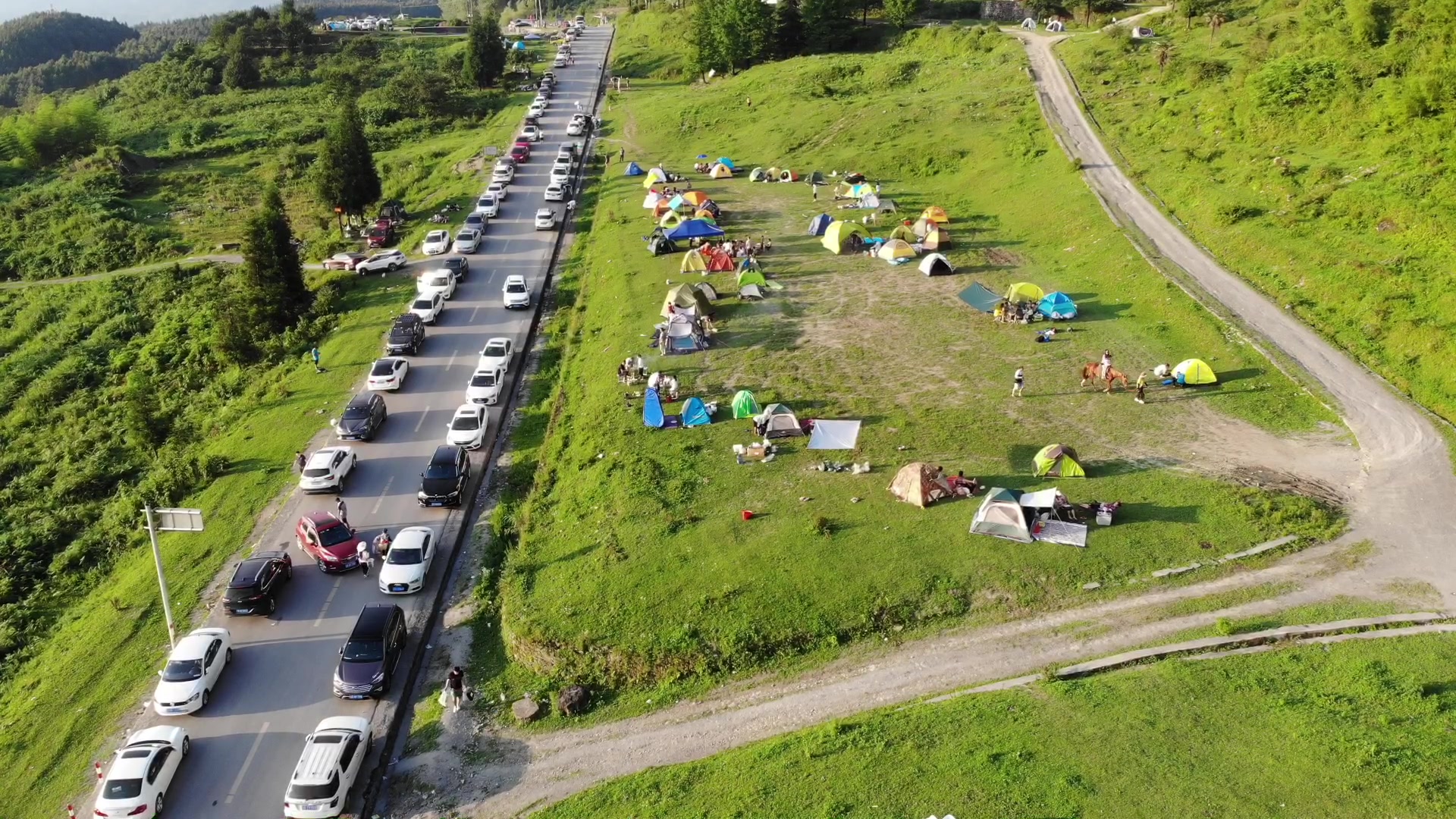 风吹岭露营基地图片