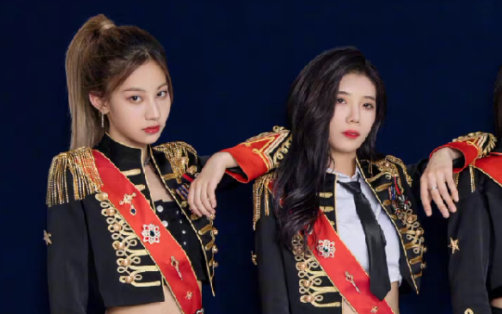 黑喵金曲同框圈地自萌