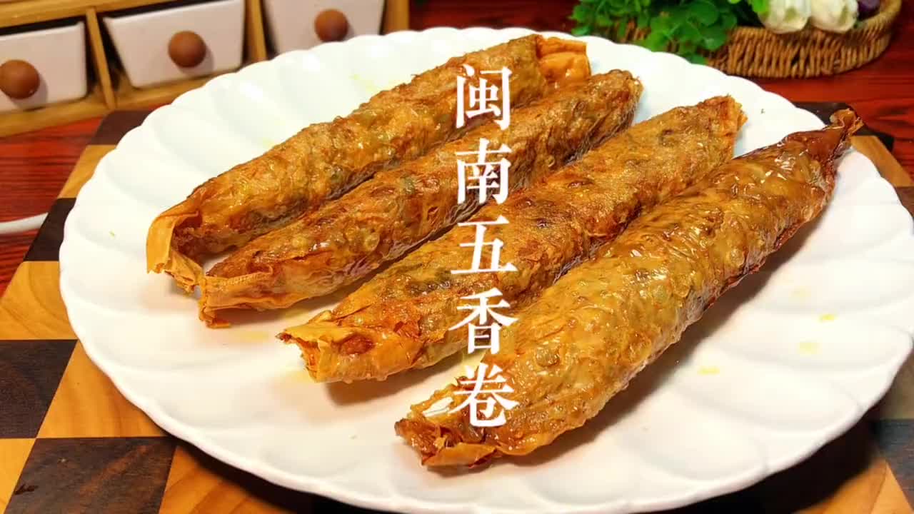 来福建一定要吃"闽南特色五香卷"馅料丰富,一口下去香酥无比