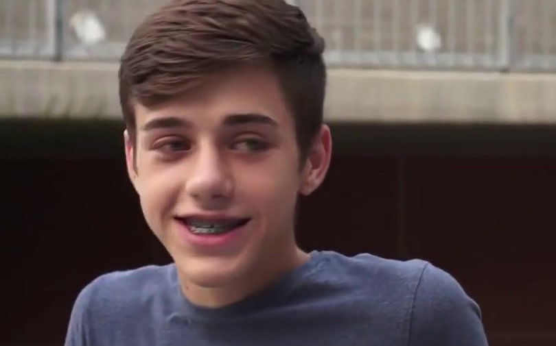 interview with joey mills in helix studios (2018)_哔哩哔哩 (゜