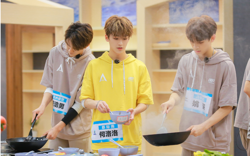 创造营500g走过路过不要错过快来欣赏厨神何洛洛的厨艺吧