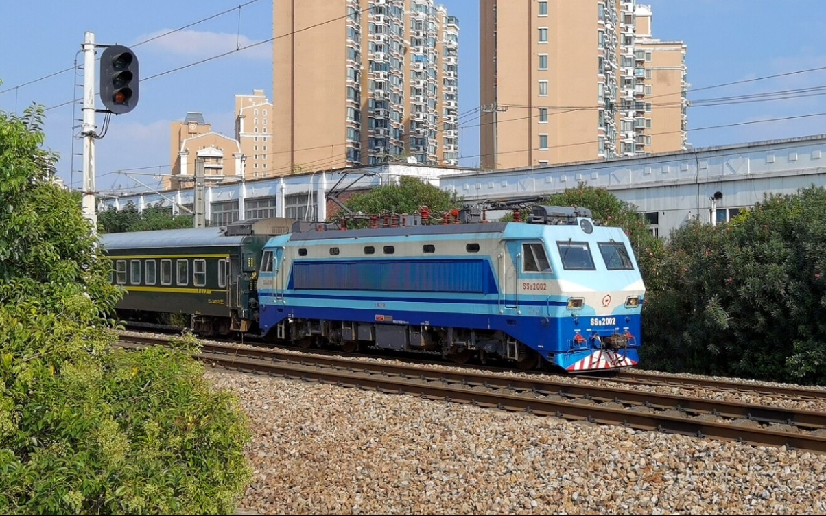 2002终于回来了ss82002牵引k575通过莲花路